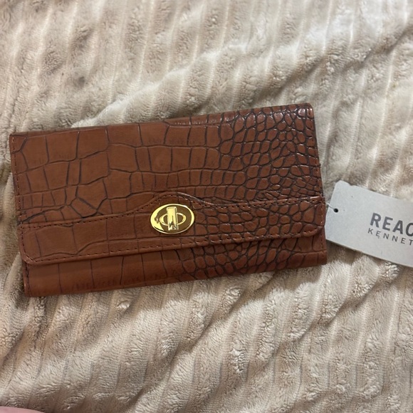 Kenneth Cole Tan Crocodile Embossed Wallet - Picture 1 of 1